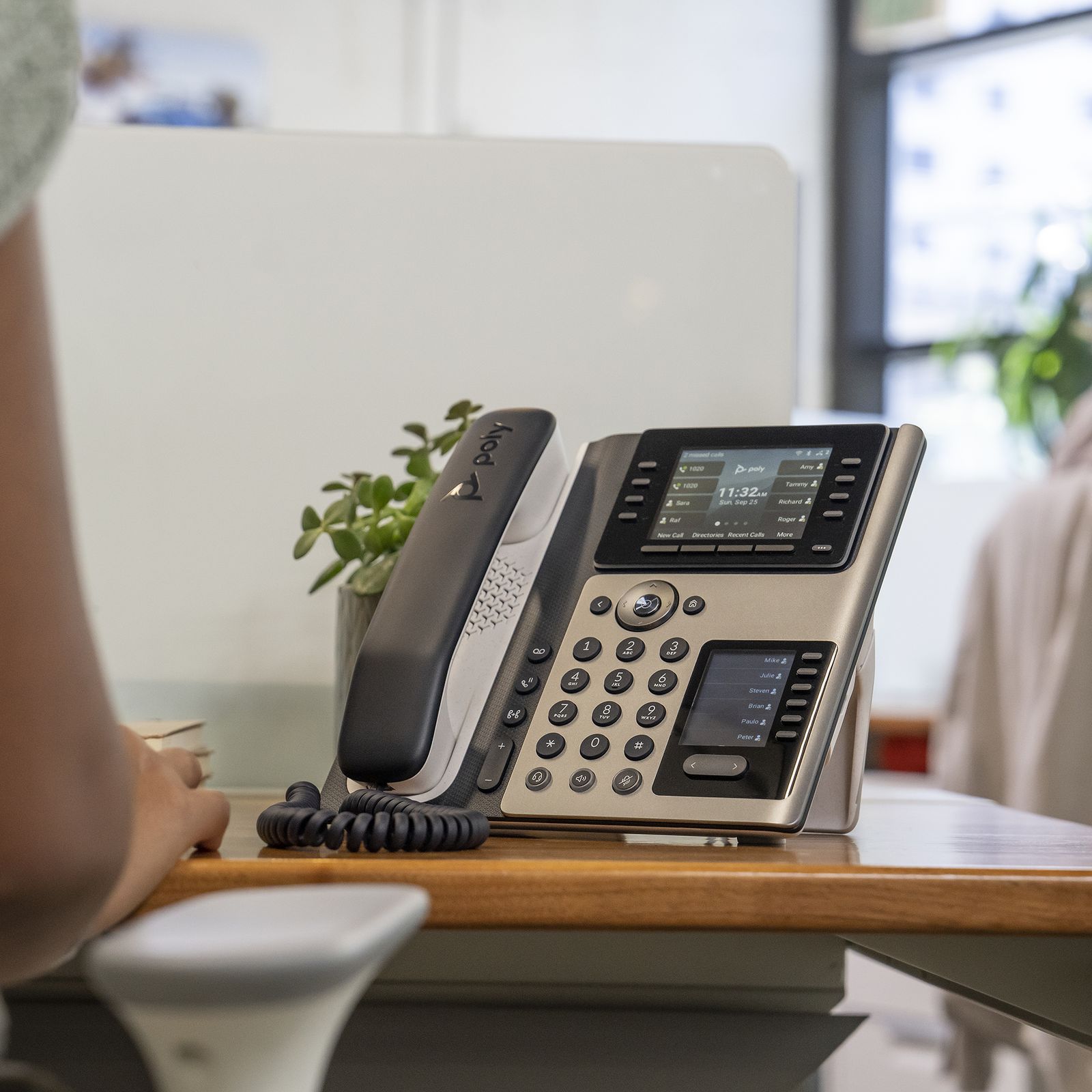 HP Poly Edge E400 IP Phone, Noiseblock AI and Acoustic Fence, Usb-c, NO Bluetooth/wifi, image 1 of 6